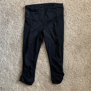 Black cropped lululemon leggings